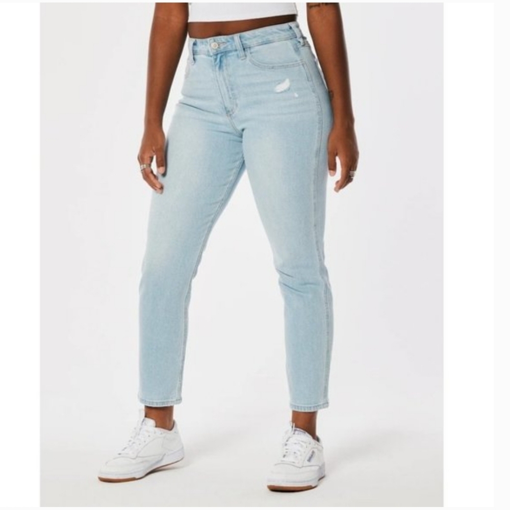 Hollister Curvy High-Rise Mom Light Wash Denim Jeans - Size 11